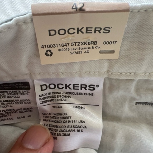 NWT LEVI STRAUSS DOCKERS MEN‎ SIZE 42 (42x9.5) GRAY SHORTS-STRETCH MID RISE (A4) - Picture 4 of 7